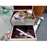 A JEWELLERY BOX AND CONTENTS INCLUDING COSTUME WATCHES