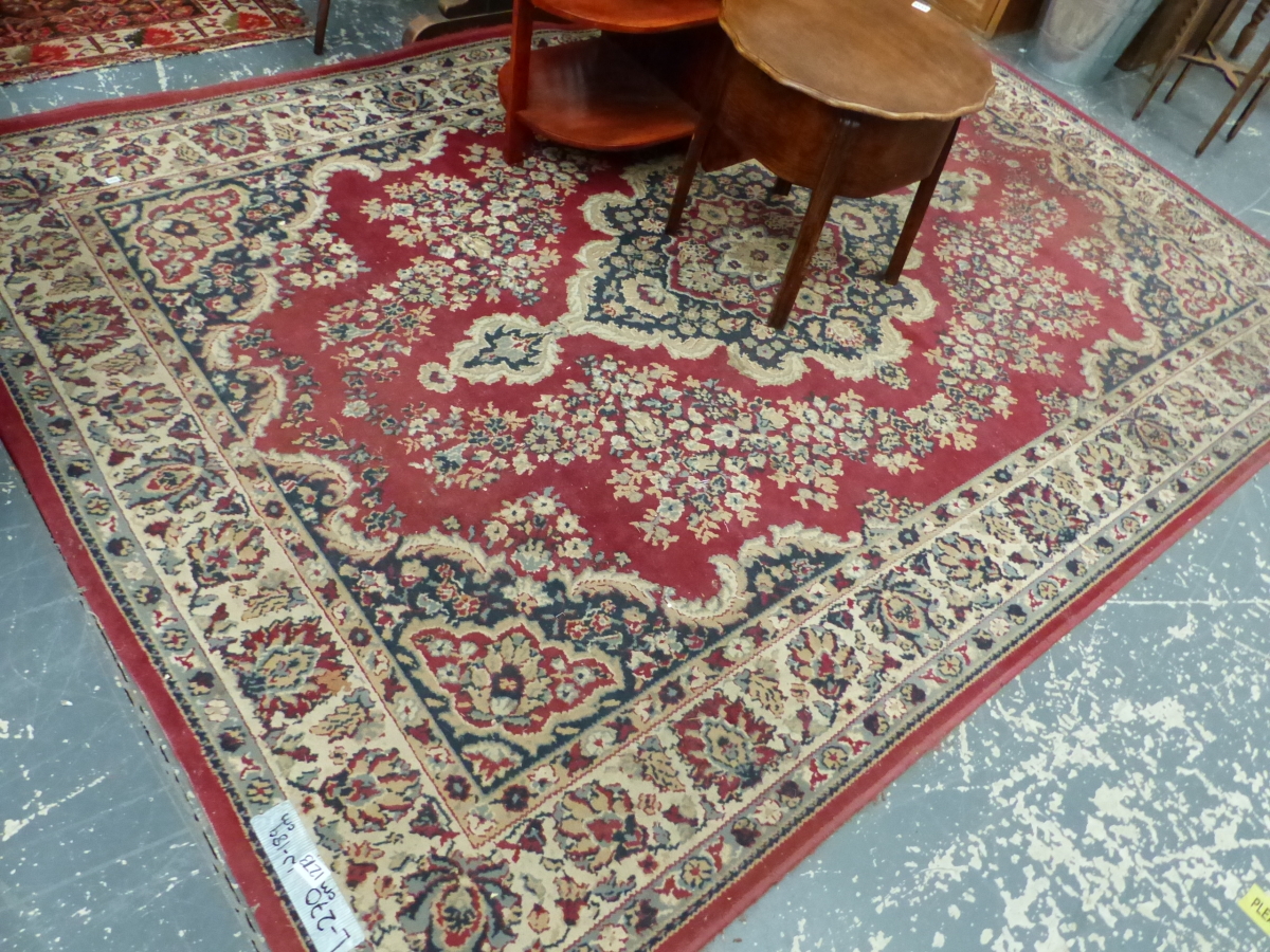 A MACHINE MADE SMALL CARPET OF PERSIAN DESIGN, 270 x 189cm