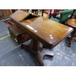 A VICTORIAN ADJUSTABLE READING/WRITING TABLE ON OCTAGONAL COLUMN AND PLATFORM BASE, 92 x 45 x 75cm
