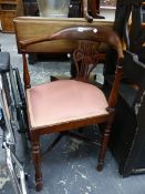 AN EDWARDIAN MAHOGANY CORNER CHAIR.