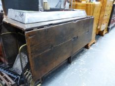 AN 17th/18th OAK DROP LEAF TABLE (REMODEL) W 138 X D 144 X H 68 CM