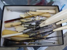 A COLLECTION OF IVORY AND BONE HANDLED ANTIQUE BUTTON HOOKS.