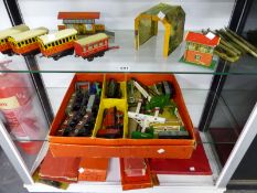 A COLLECTION OF HORNBY O GAUGE TIN PLATE CLOCKWORK LOCOMOTIVES, ROLLING STOCK, RAIL AND RAIL SIDE