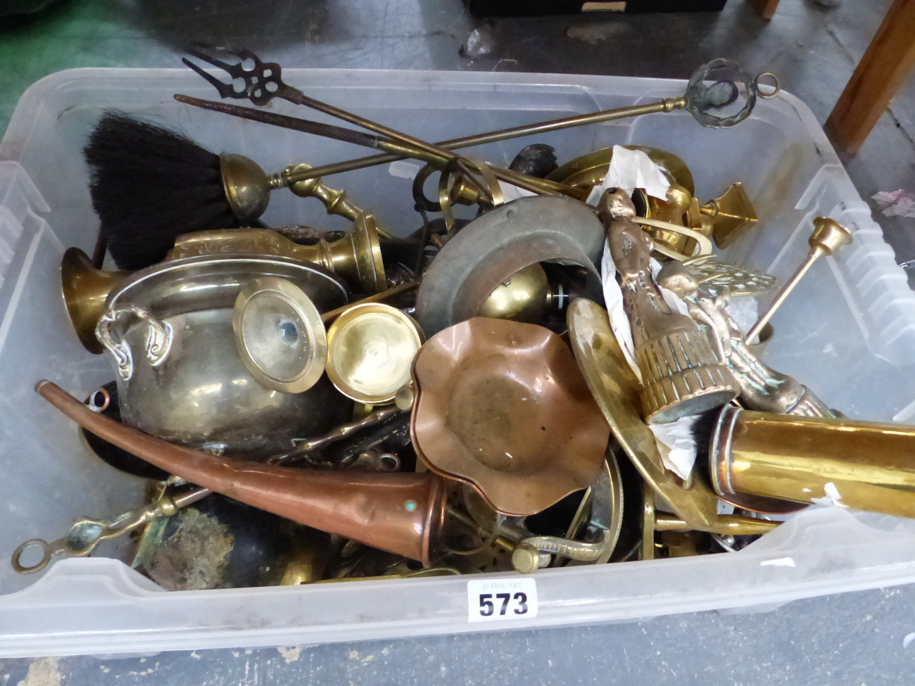 A COLLECTION OF BRASS AND COPPER WARES