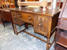 A OAK DRESSING TABLE. W 108 X D 83 X H 77CMS.