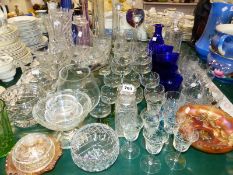 A QUANTITY OF VINTAGE AND LATER CUT GLASS WARES ETC.