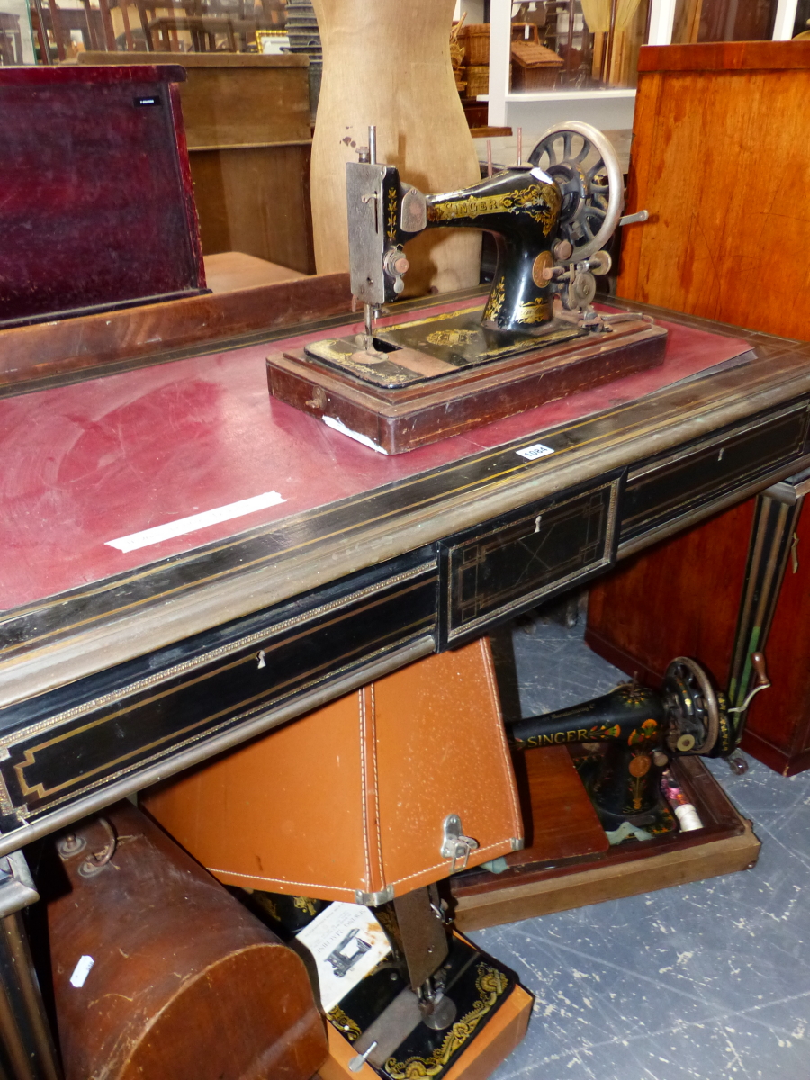 FOUR VARIOUS VINTAGE SEWING MACHINES, TO INCLUDE THREE SINGERS AND A VICKERS.