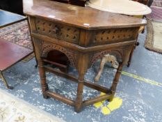 A GOOD QUALITY OAK "CREEDANCE" TABLE WITH SINGLE DRAWER.