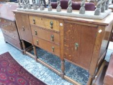 A LARGE OAK SIDEBOARD WITH THREE DRAWERS AND TWO DOORS. W 156 X D 54 X H 97CMS.