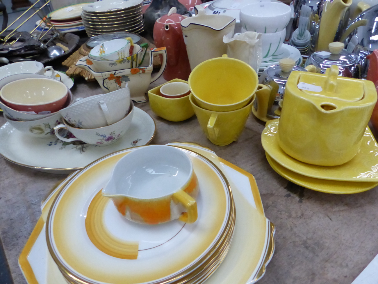 SUSIE COOPER AND RELATED TEA WARES, A SUNBURST CLOCK, ANOTHER CLOCK TOGETHER WITH ELECTROPLATE - Image 5 of 5