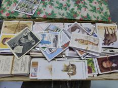 A LARGE COLLECTION OF VINTAGE CIGARETTE AND TEA CARDS.