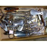 A LARGE COLLECTION OF ANTIQUE AND LATER ADVERTISING BUTTON HOOKS, SHOE HORNS ETC.