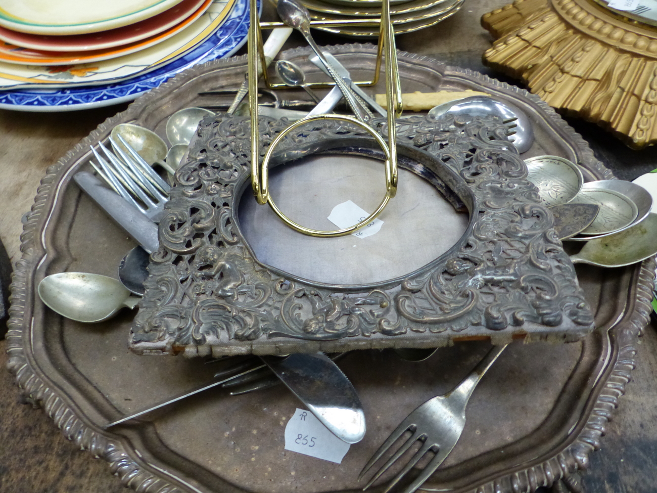 SUSIE COOPER AND RELATED TEA WARES, A SUNBURST CLOCK, ANOTHER CLOCK TOGETHER WITH ELECTROPLATE - Image 2 of 5