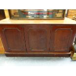 A VICTORIAN MAHOGANY LOW THREE DOOR SIDE CABINET. W 137 X D 50 X H 69CMS.