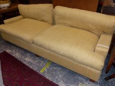 AN IMPRESSIVE VERY LARGE FOUR SEAT STUDIO SETTEE. W 249 X D 98 X H 80CMS.