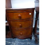 A SMALL THREE DRAWER BEDSIDE CHEST. W 45 X D 45 X H 66CMS.