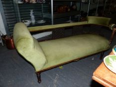 A LATE VICTORIAN CHAISE LOUNGE