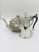 A GEORGIAN HALLMARKED SILVER TEAPOT 1809 LONDON FOR CRISPIN FULLER. 709grms. TOGETHER WITH A