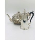 A GEORGIAN HALLMARKED SILVER TEAPOT 1809 LONDON FOR CRISPIN FULLER. 709grms. TOGETHER WITH A