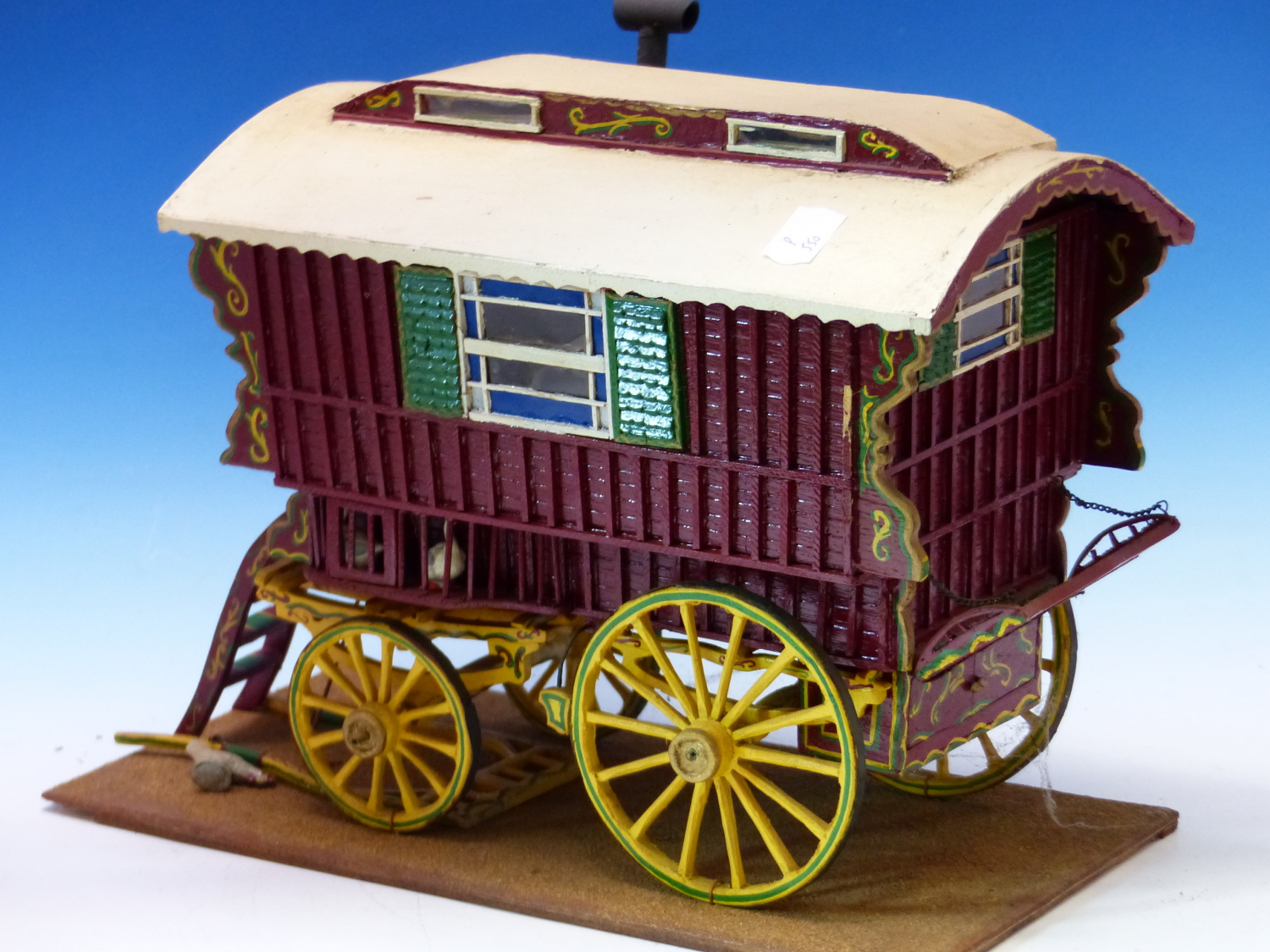 A SCRATCH BUILT SCALE MODEL OF A ROMANY GYPSY TRAVELLERS WAGON / VARDO. 35cms. - Image 5 of 5