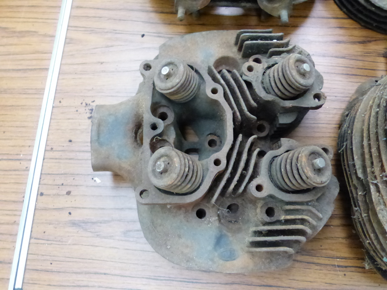 NORTON ES2 CYLINDER AND HEAD AND VARIOUS OTHER CYLINDERS ETC - Image 3 of 6