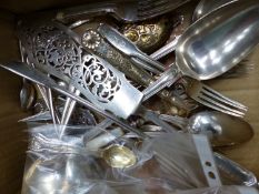 A COLLECTION OF ANTIQUE SILVER PLATED SERVING SPOONS VARIOUS FORKS AND TWO HALLMARKED SILVER KINGS