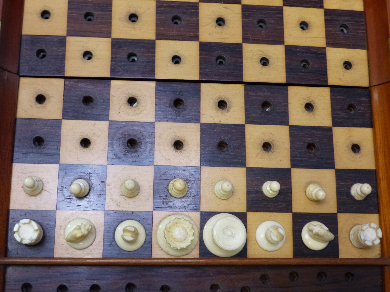 A JAQUES TRAVELLERS CHESS SET, THE MAHOGANY BOARD WITH LOCKS TO HOLD THE RED AND WHITE PIECES IN - Image 10 of 16