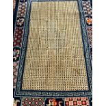 A CHINESE RUG OF UNUSUAL DESIGN, 204 x 135cms