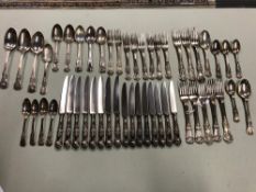 A QUANTITY OF GEORGIAN, VICTORIAN AND LATER KINGS PATTERN CUTLERY, SERVING SPOONS x 3, TEA SPOONS