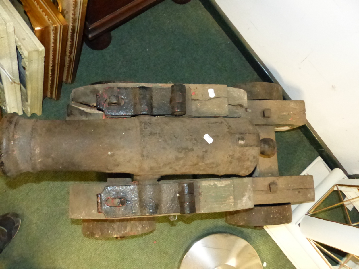 A PAIR OF ANTIQUE CANNONS ON WOODEN CARRIAGES, THE BARRELS. W 72cms. THE BARREL MOUTH. Dia. 5.5cms. - Image 8 of 8