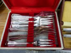 A QUANTITY OF MID CENTURY AND OTHER CUTLERY.