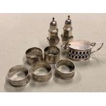 A PAIR OF EDWARDIAN HALLMARKED LOADED SILVER CRUETS DATED 1915 CHESTER, TOGETHER WITH FIVE VARIOUS