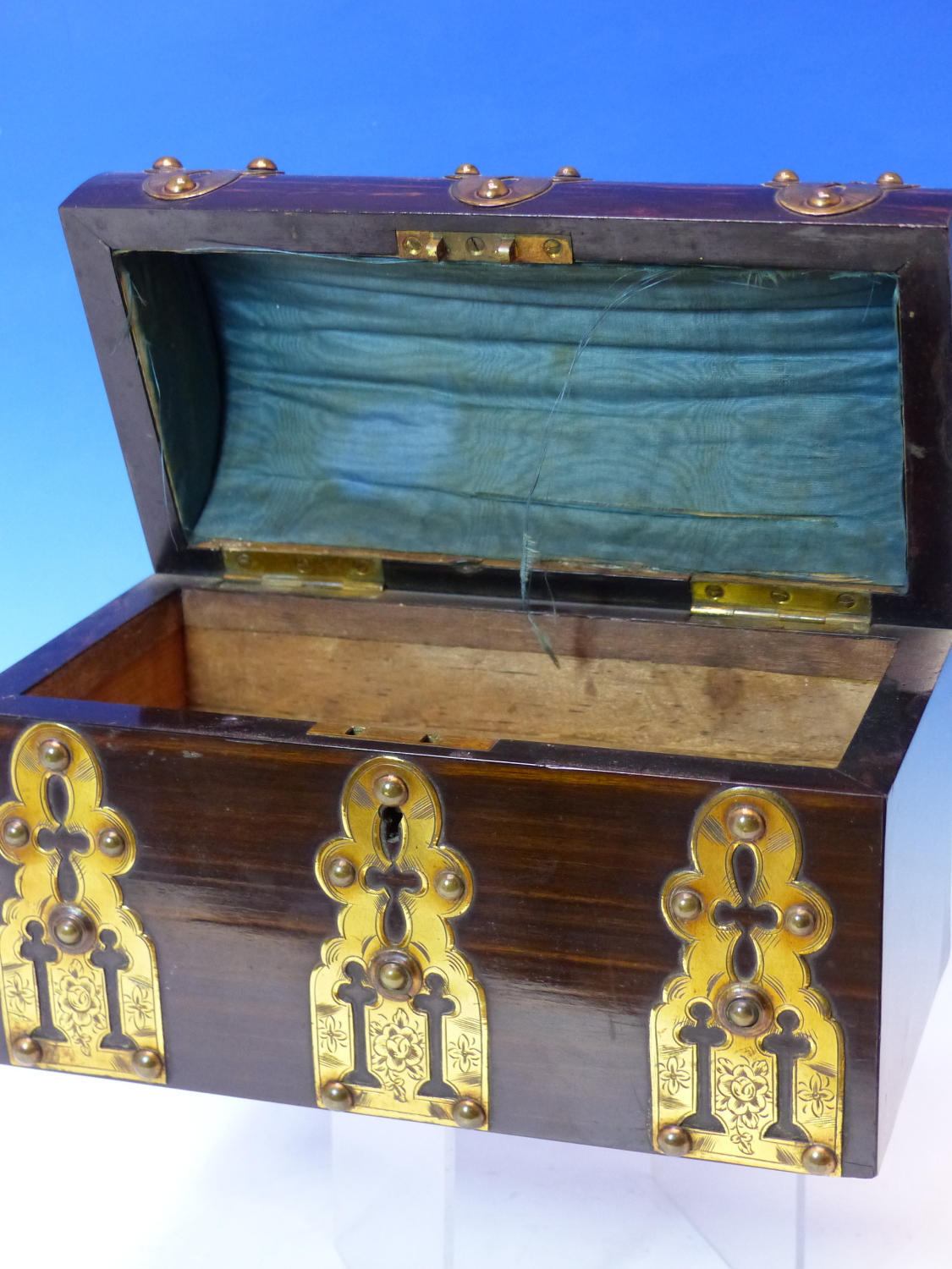 A VICTORIAN BRASS MOUNTED CALAMANDER WOOD BOX WITH HINGED ROUND ARCHED LID. W 24cms. - Image 4 of 7