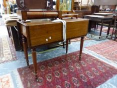 A MAHOGANY AND ROSEWOOD BANDED PEMBROKE TABLE ON TURNED LEGS.