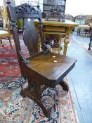 A PAIR OF ARTS AND CRAFTS OAK CHAIRS, THE TRIANGULAR TOP RAILS WITH FOLIATE PIERCING ABOVE SCRATCH