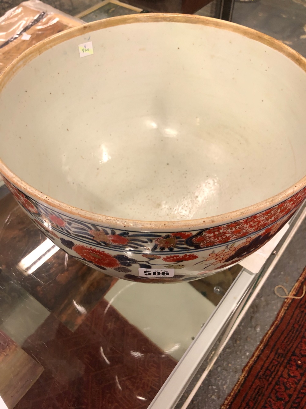 AN 18th C. JAPANESE IMARI BOWL, THE EXTERIOR PAINTED WITH FLOWERING CHERRY AND WITH CHRYSANTHEMUMS - Image 5 of 12