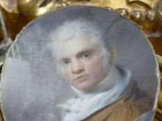 AN 18th C. WATERCOLOUR PORTRAIT MINIATURE OF AN ARTIST WITH BRUSH IN HAND, HE WEARS A BROWN JACKET,