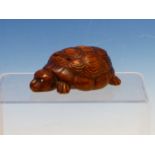 A CARVED WOOD TORTOISE SNUFF BOX, THE INTERIOR LINED WITH TORTOISESHELL. W 10cms.