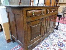 AN EARLY 19th C. OAK DRESSER WITH THREE DRAWERS OVER TWO PANELLED DOORS AND THE STILE FEET. W 152