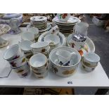 A QUANTITY OF ROYAL WORCESTER EVESHAM PATTERN DINNER WARES.