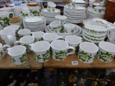 A LARGE QUANTITY OF PORT MEIRION SUMMER STRAWBERRIES PATTERN DINNER WARES ETC.