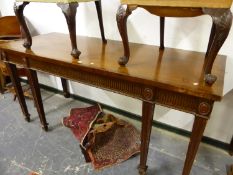 A 19th C. CROSS BANDED MAHOGANY SERVING TABLE, THE RECTANGULAR TOP WITH A FLUTED APRON, BEADED OVALS