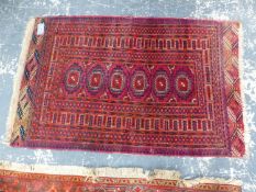 AN ANTIQUE TEKKE BOKHARA RUG, 156 x 101cms