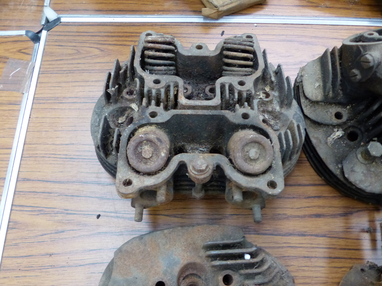 NORTON ES2 CYLINDER AND HEAD AND VARIOUS OTHER CYLINDERS ETC - Image 4 of 6
