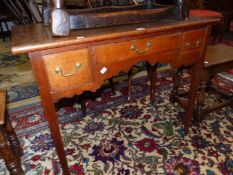 A GEORGE III OAK LOWBOY WITH THREE DRAWERS ABOVE THE WAVY APRON AND THE TAPERING SQUARE LEGS. W 90.5