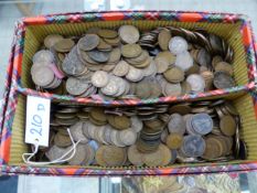 A COLLECTION OF ANTIQUE AND LATER COPPER PENNIES AND HALFPENNYS.