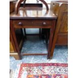 A SMALL MAHOGANY SIDE TABLE WITH SINGLE DRAWER.