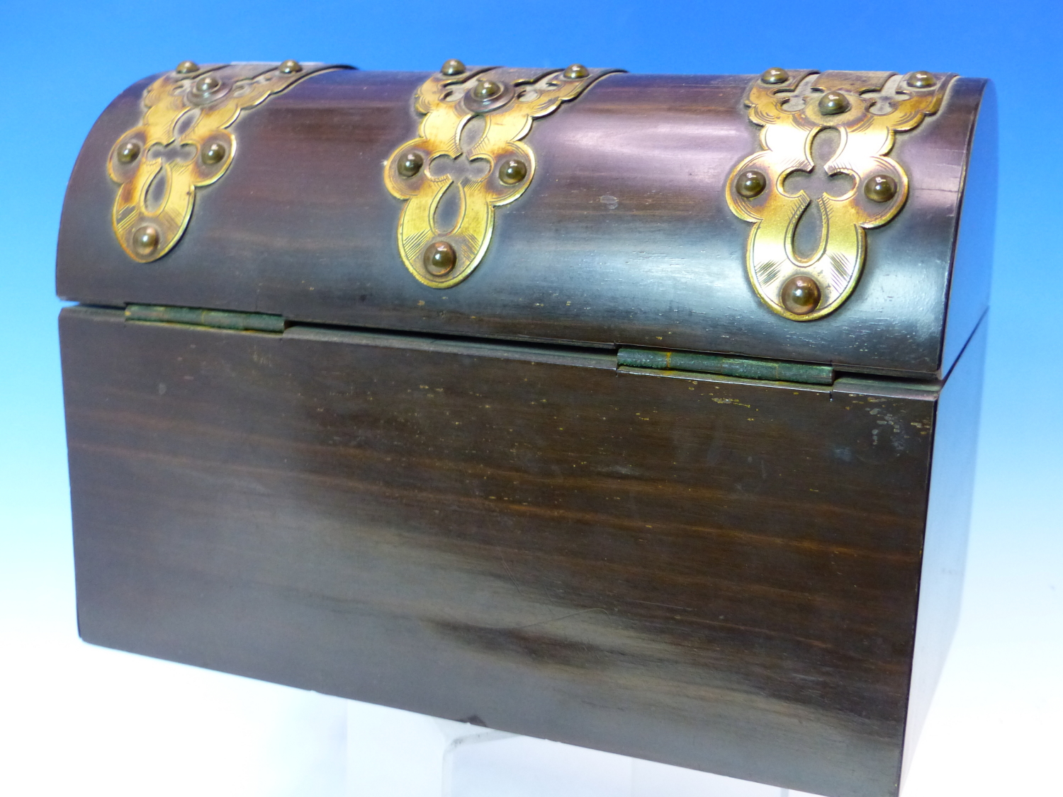 A VICTORIAN BRASS MOUNTED CALAMANDER WOOD BOX WITH HINGED ROUND ARCHED LID. W 24cms. - Image 7 of 7