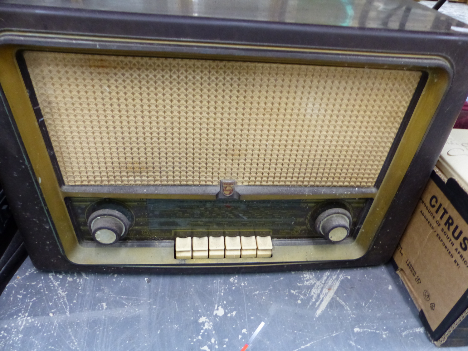 A VINTAGE BAKELITE PHILLIPS RADIO, TOGETHER WITH A VINTAGE STYLED CD AND RECORD PLAYER TUNER. - Image 2 of 2