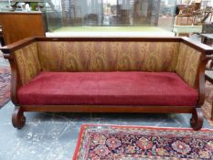 A 19th MAHOGANY SHOW FRAME SETTEE IN BIEDERMIER STYLE, THE FLUTED ARM FRONTS RUNNING DOWN TO